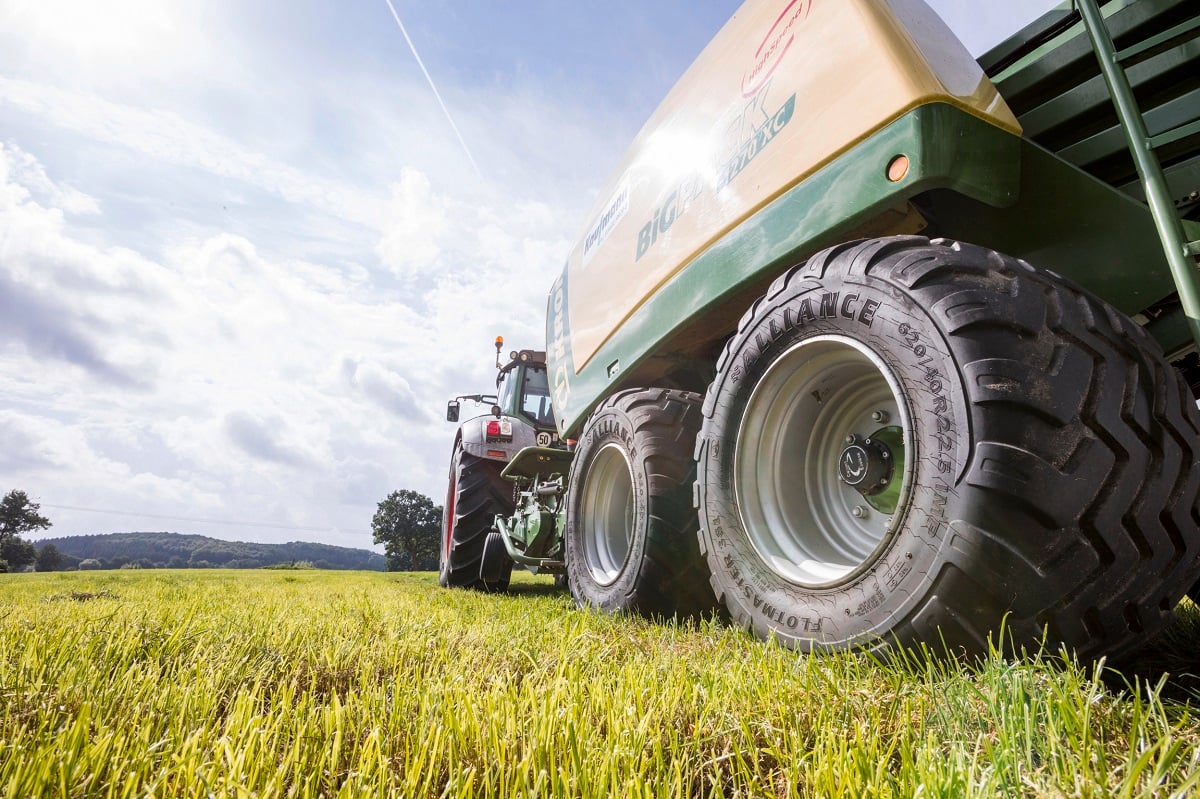 AtmoImage_Agricultural-tractor-Flotation_Vehicle_028