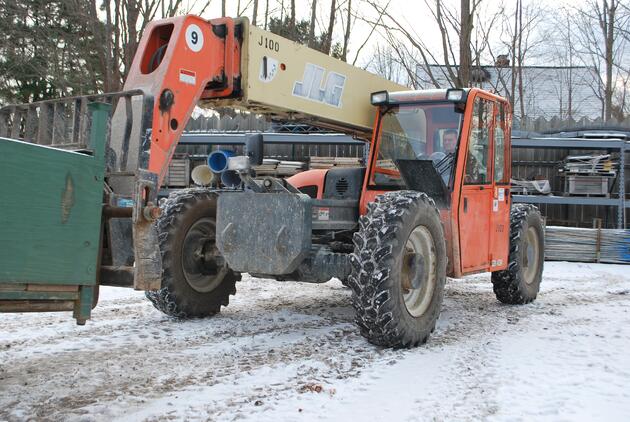 Telehandler tires